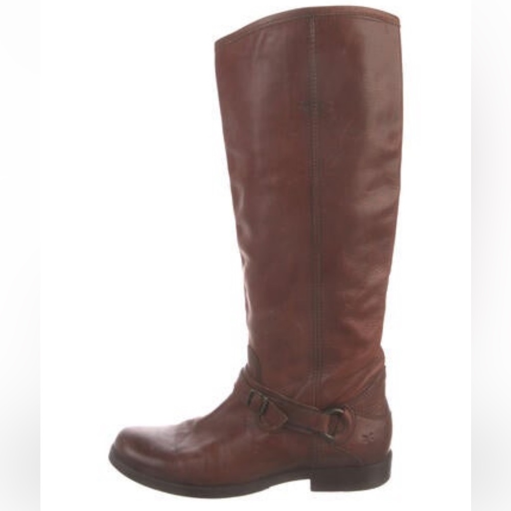•   Frye Leather Knee-High Riding Boots
•   Brown
•   Round-Toes
•   Straps